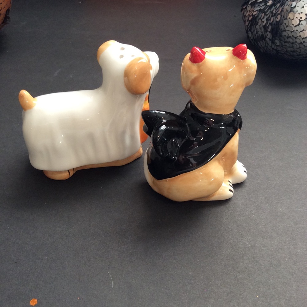 Halloween SALT AND PEPPER SHAKERS Dogs dressed up - Picture 7 of 10